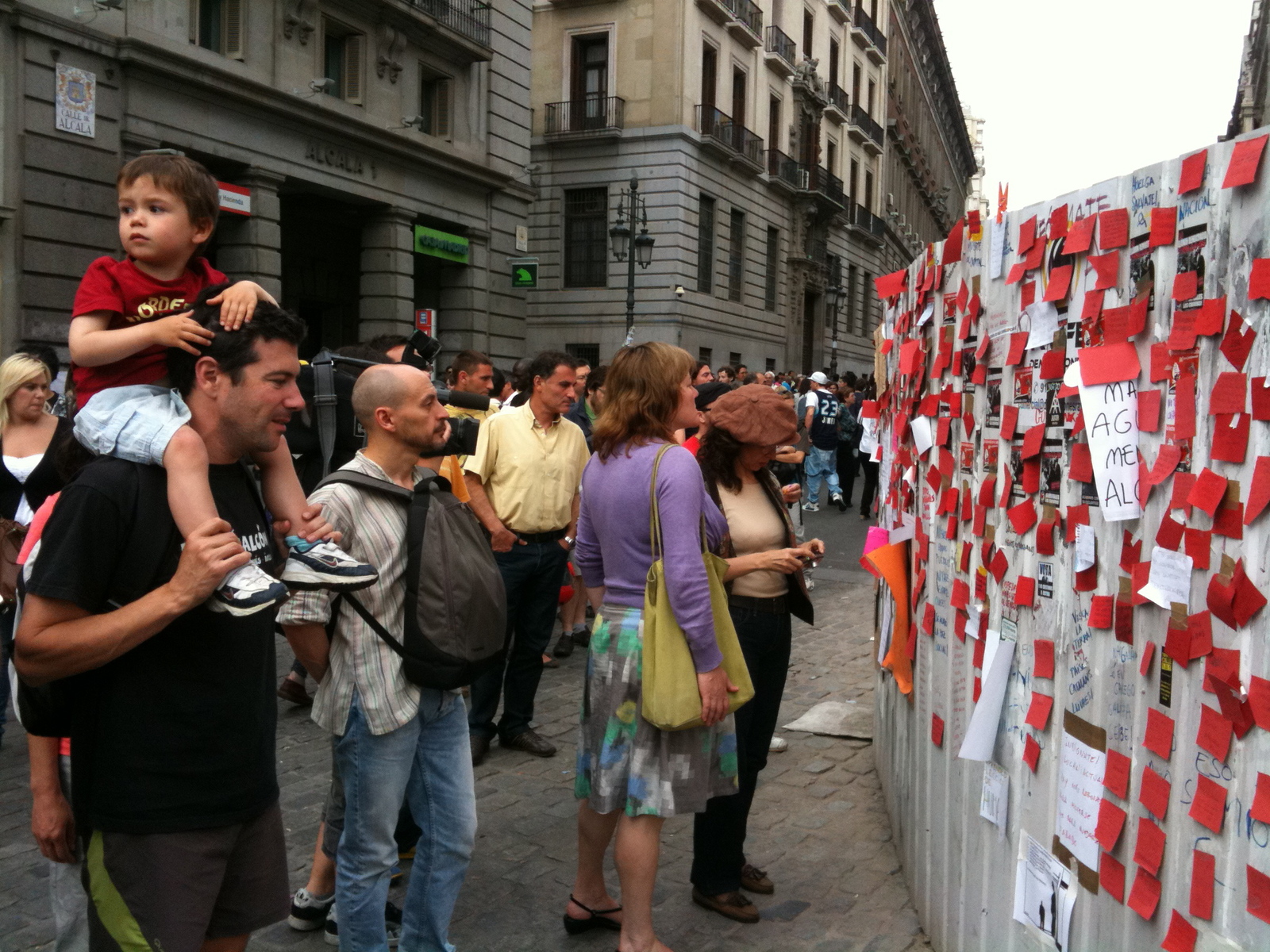 People reading each other's thoughts on the crisis