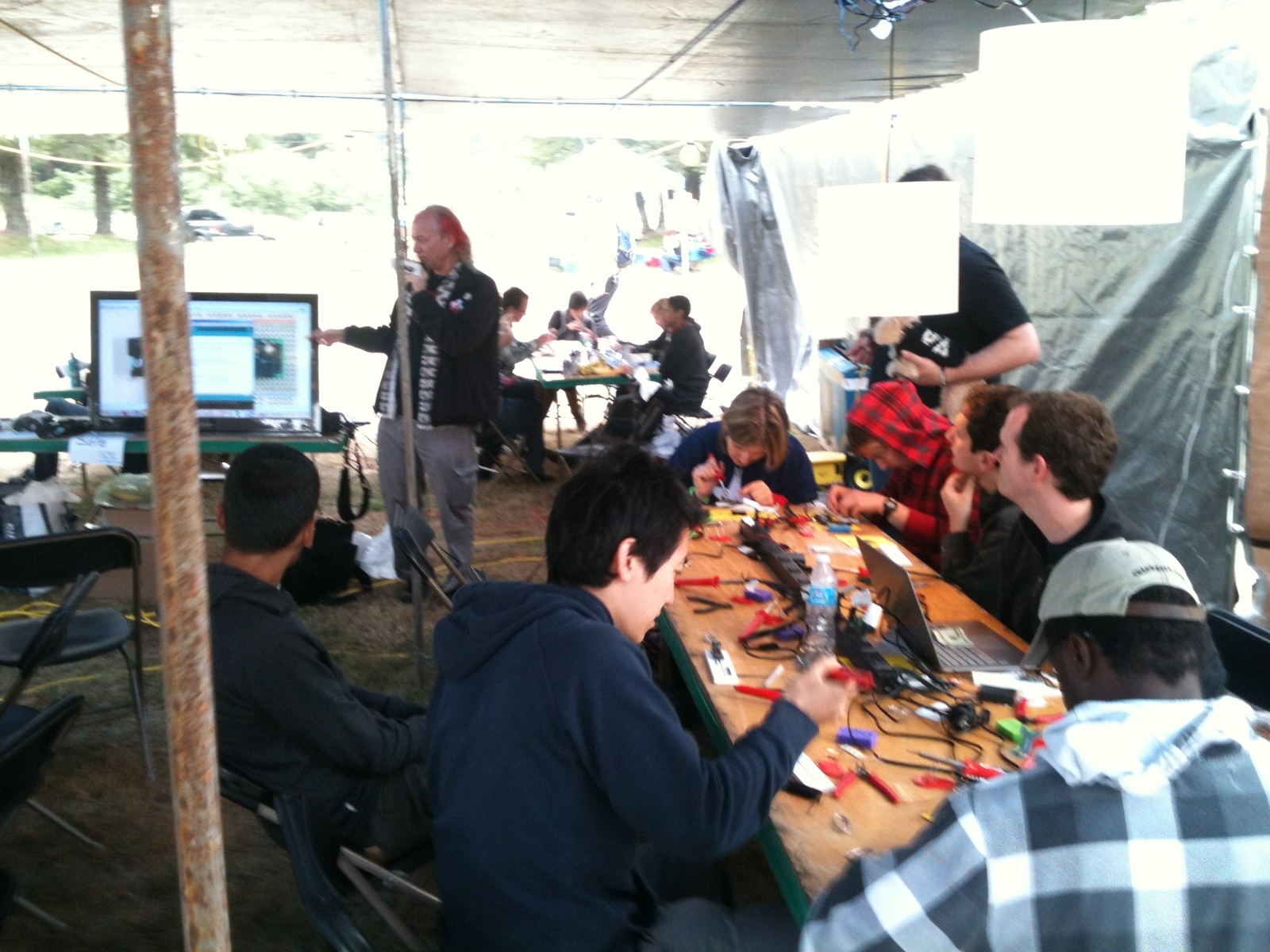 Mitch Altman teaching Arduino class